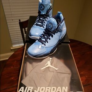 Air Jordan 2012 university blue pack (never worn)